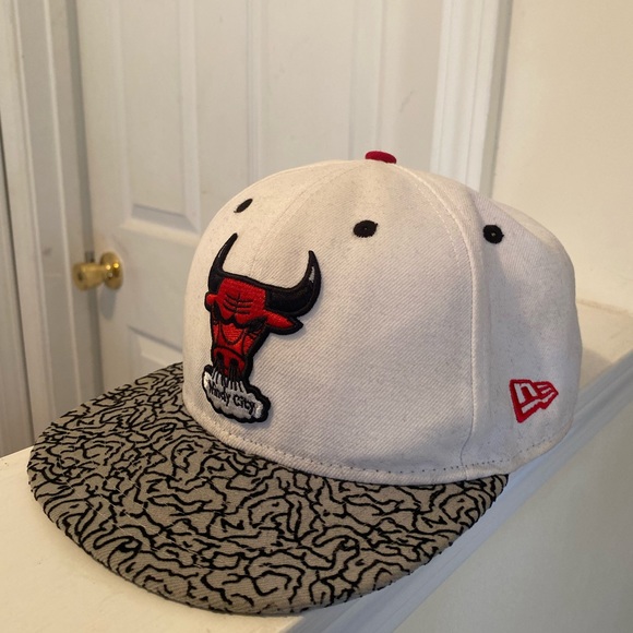Chicago Bulls NBA Hollywood Classic NEW ERA Special Patterns Brim Hat - Picture 2 of 5